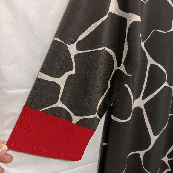 MSK EUC Black & White Giraffe Print Dress  w/ Red Hemline & Sleeve Bottom, Sz M - Picture 4 of 8